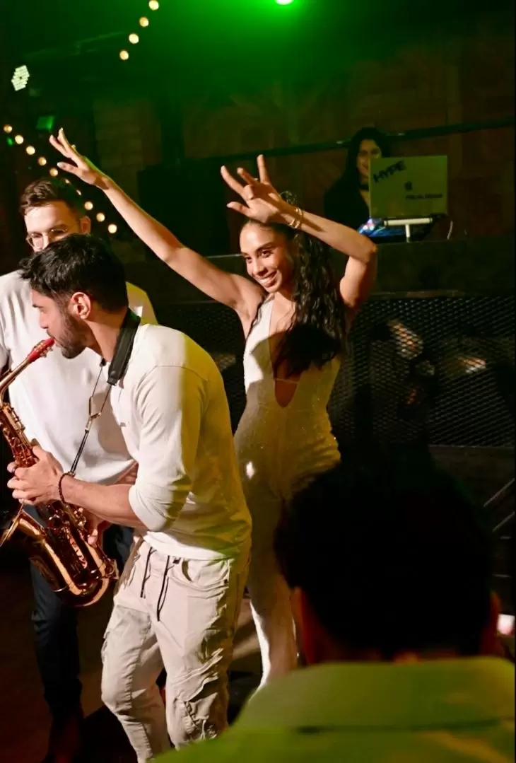 review gallery square