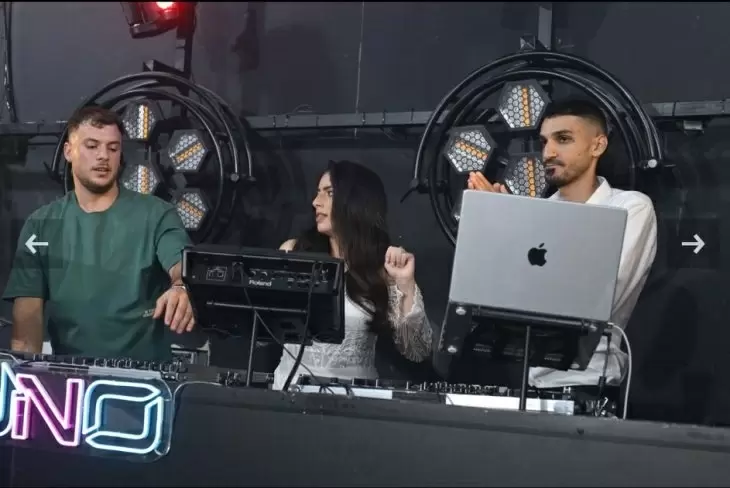 review gallery square