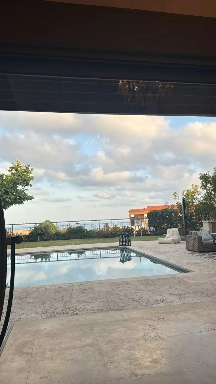 review gallery square