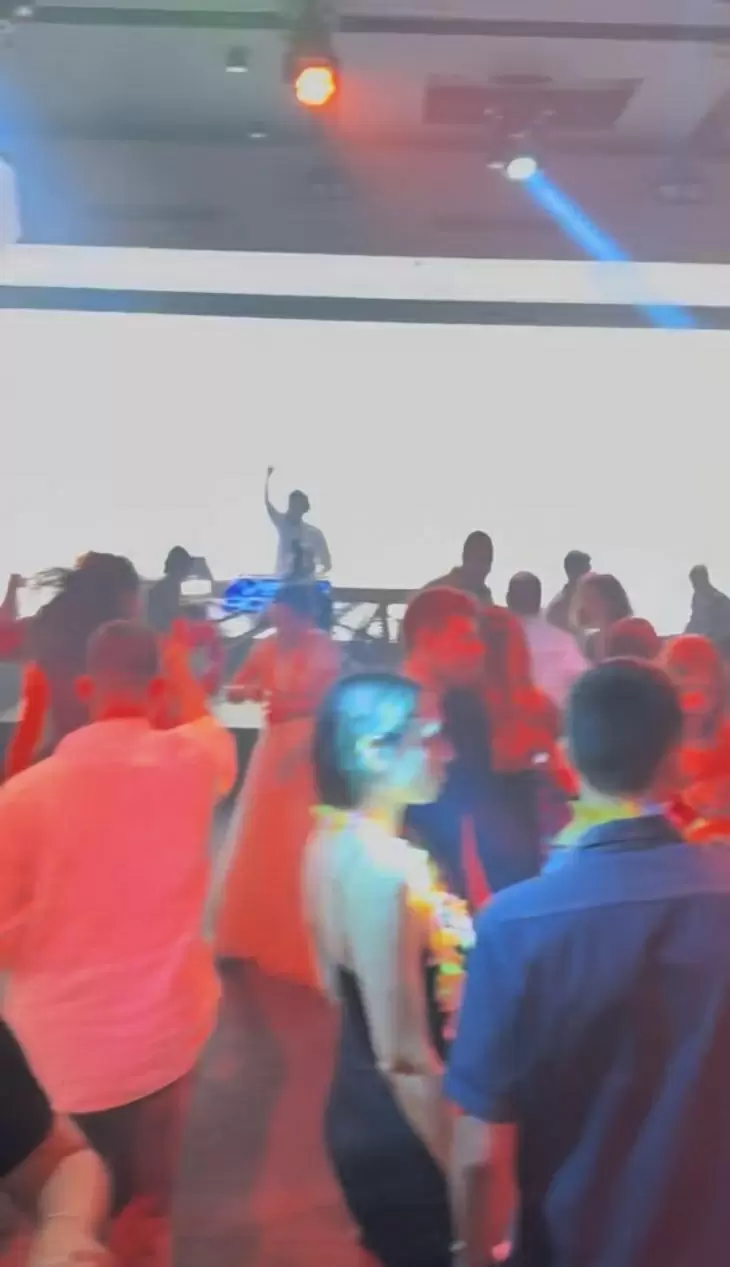 review gallery square