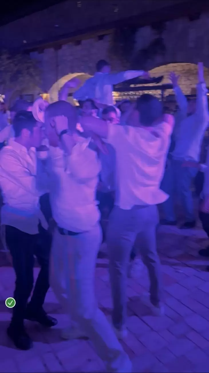 review gallery square