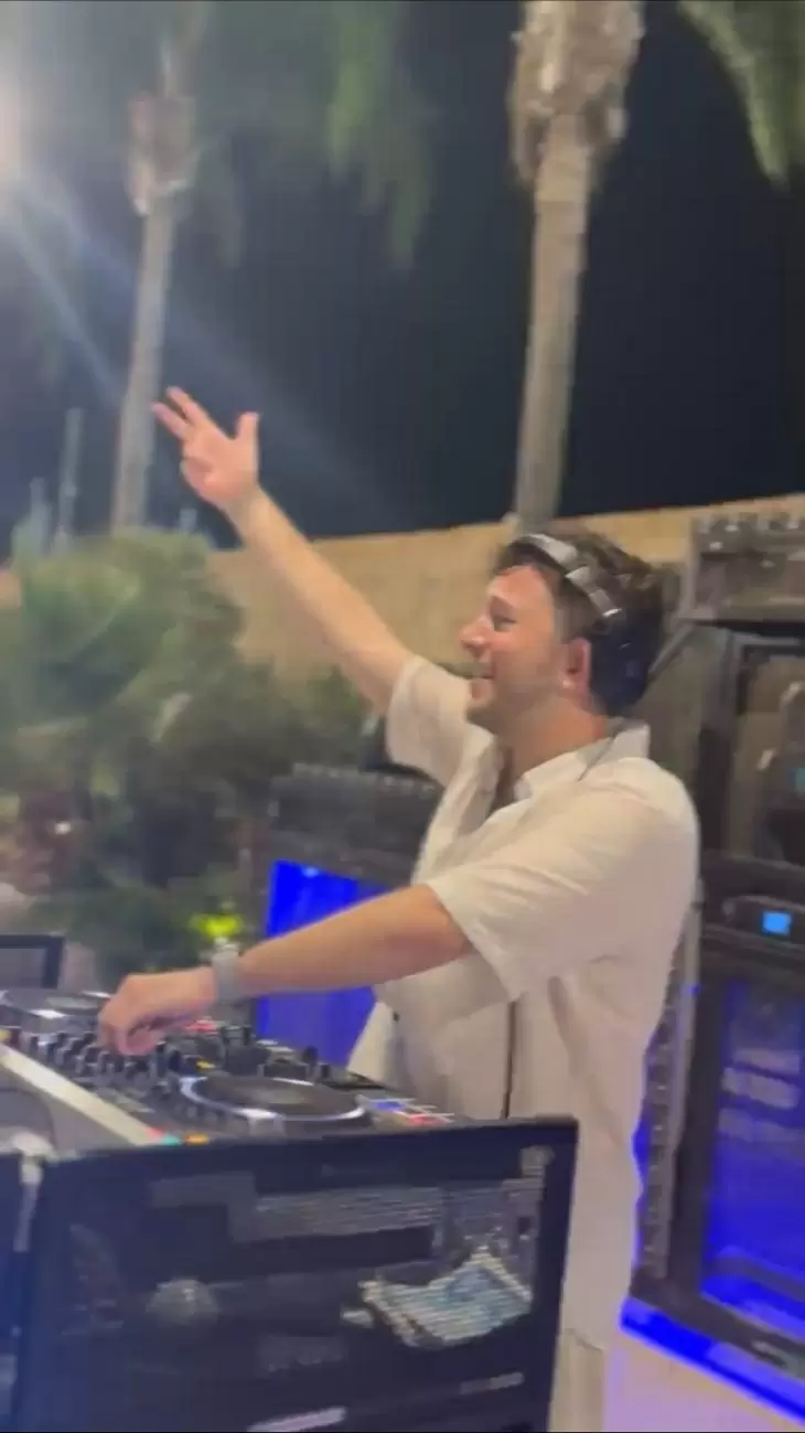 review gallery square