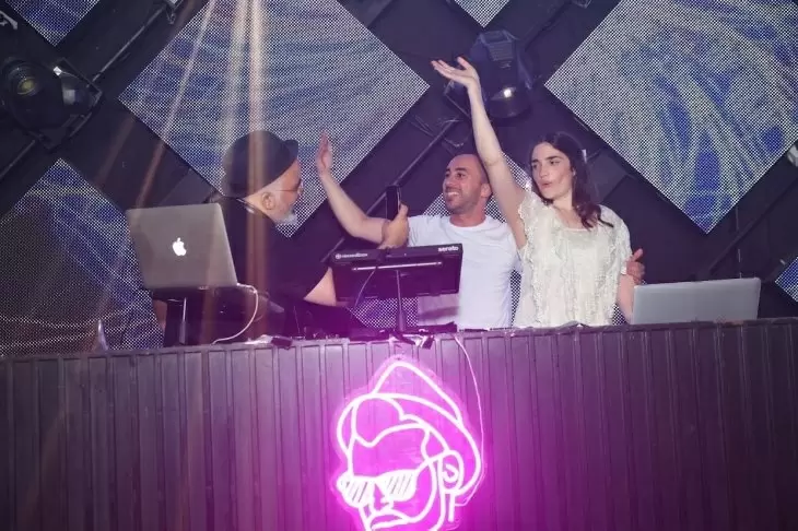 review gallery square