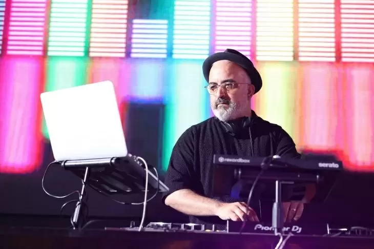 review gallery square