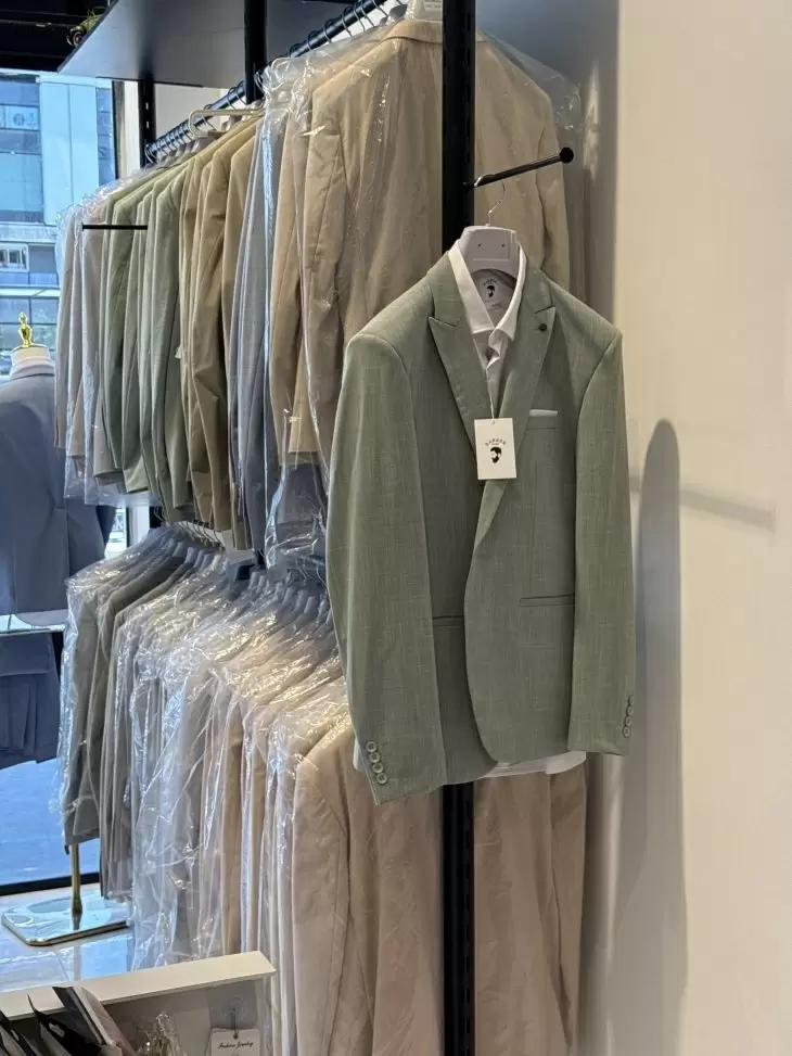 review gallery square