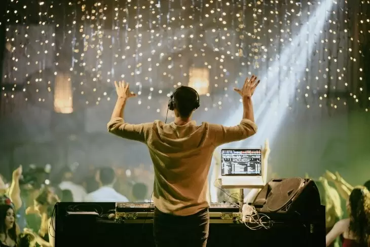 review gallery square