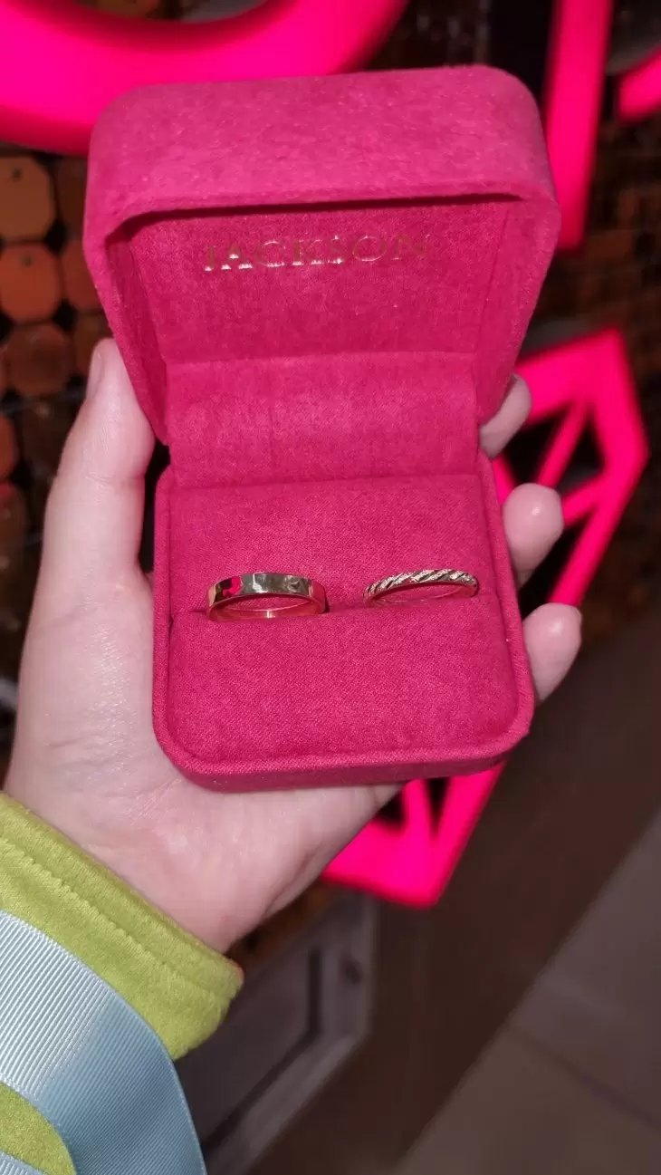 review gallery square