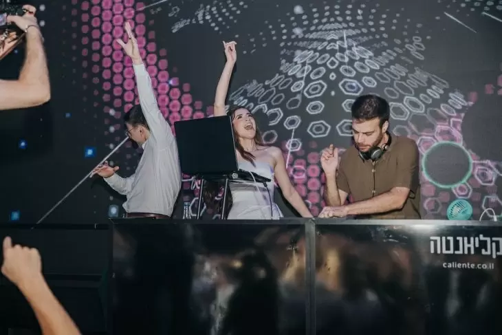 review gallery square