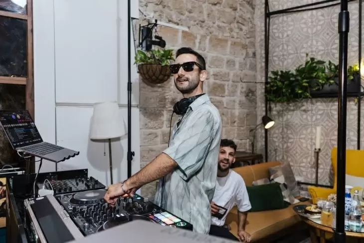 review gallery square