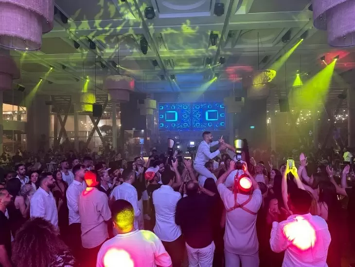 review gallery square