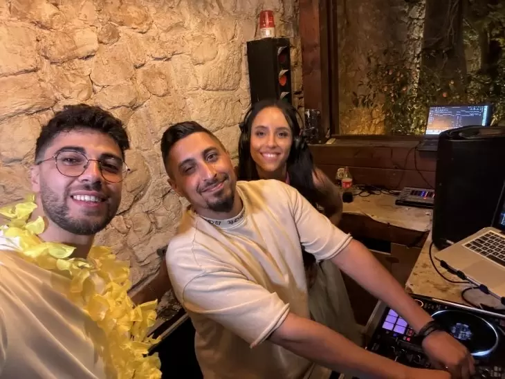 review gallery square