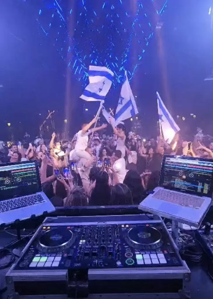 review gallery square