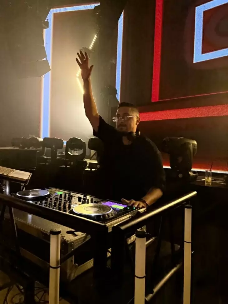 review gallery square