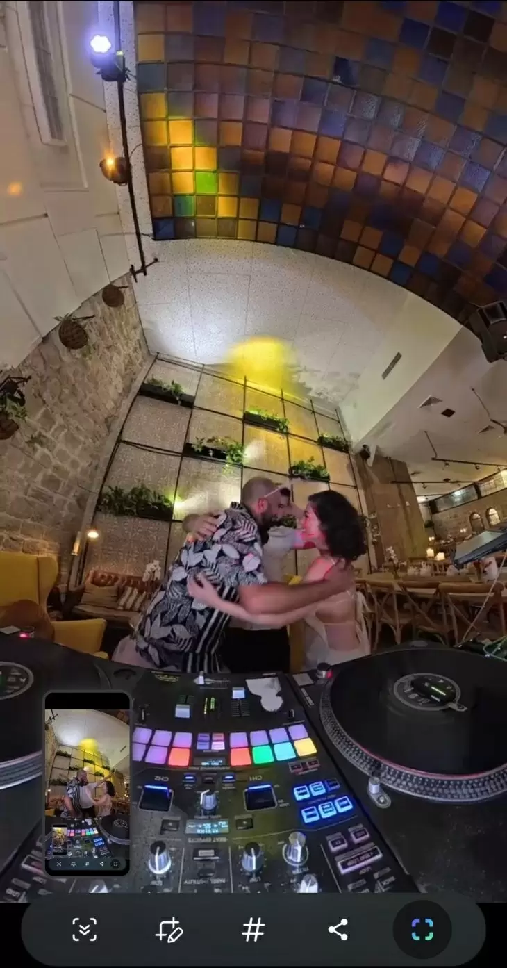 review gallery square