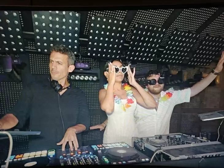 review gallery square