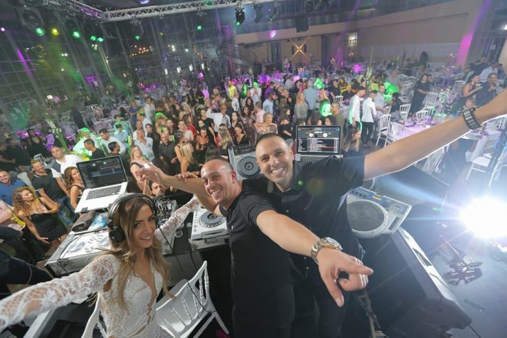 תמונה 33 של די גיי אבי שמי -Dj Avi Shami radius 100fm -  תקליטנים