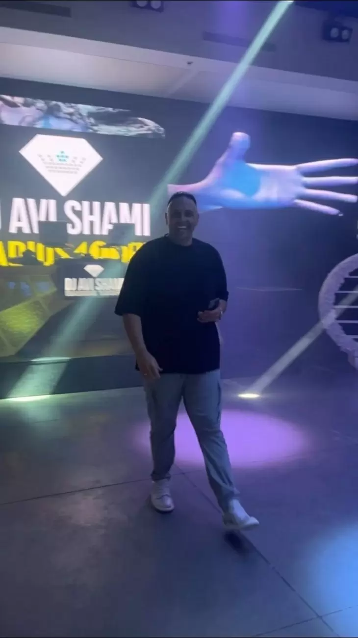 review gallery square