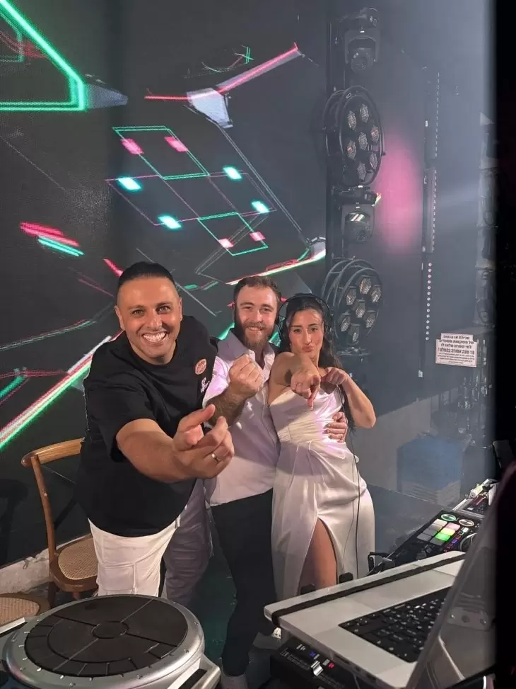 review gallery square