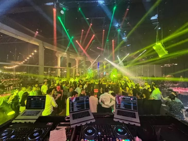 review gallery square