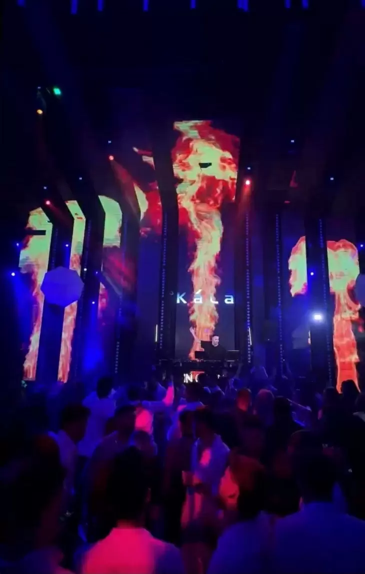 review gallery square