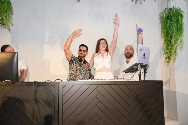 review gallery square