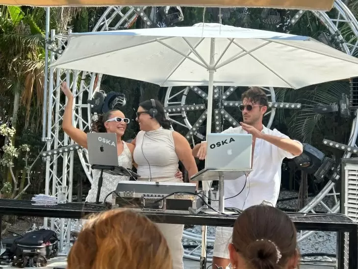 review gallery square