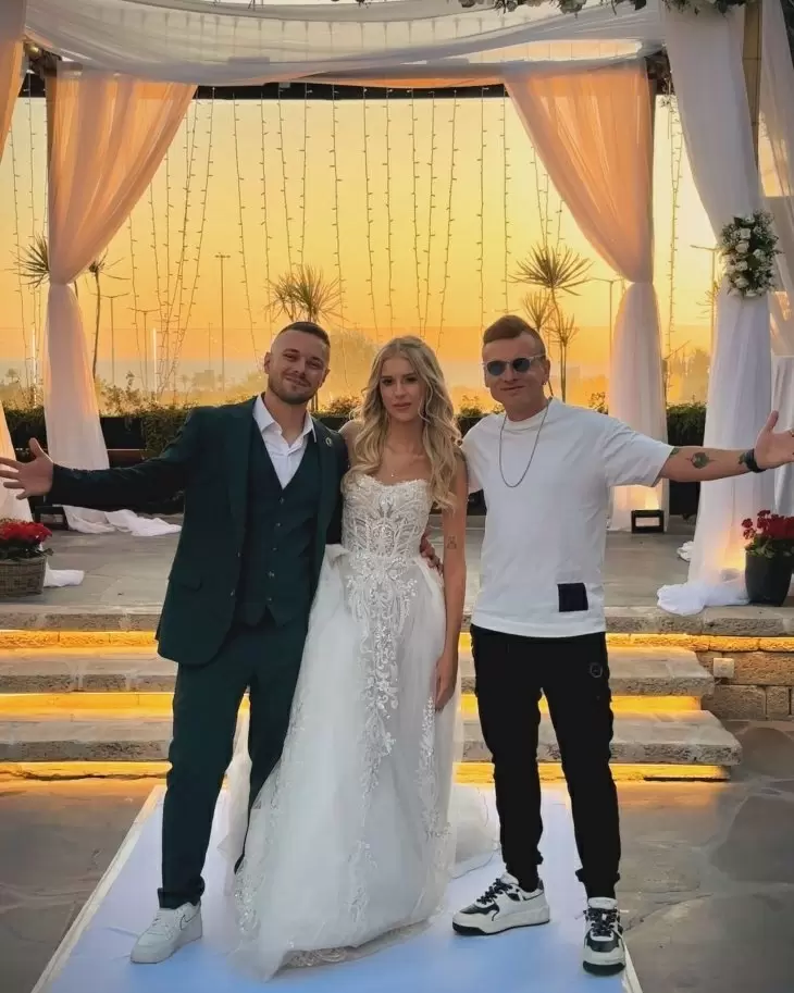 review gallery square