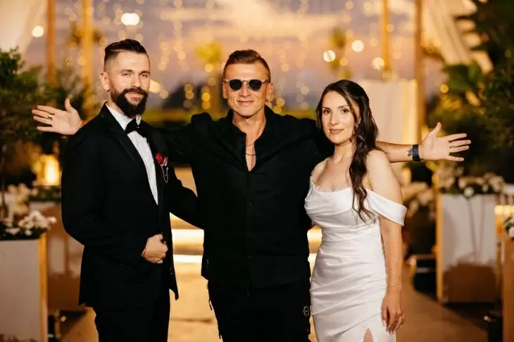 review gallery square