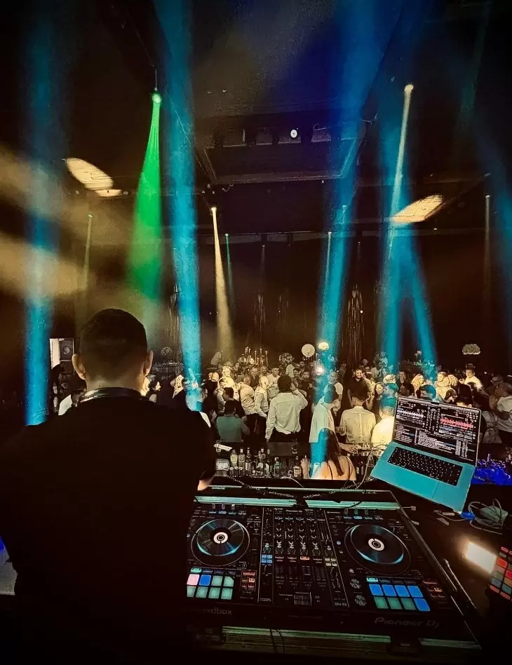 review gallery square