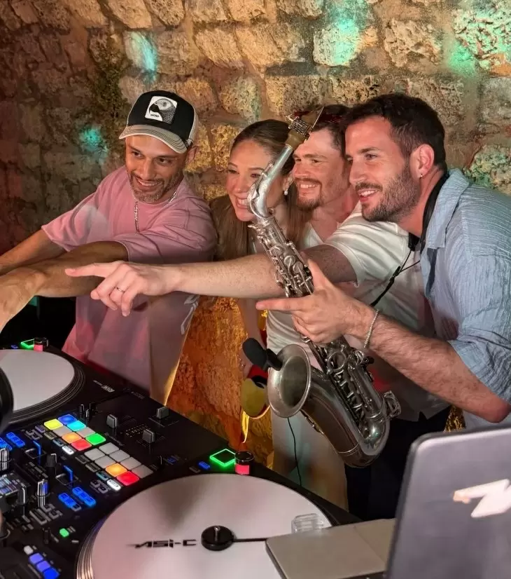 review gallery square