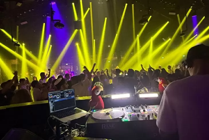 review gallery square