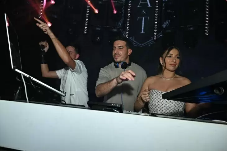 review gallery square