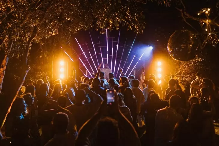 review gallery square